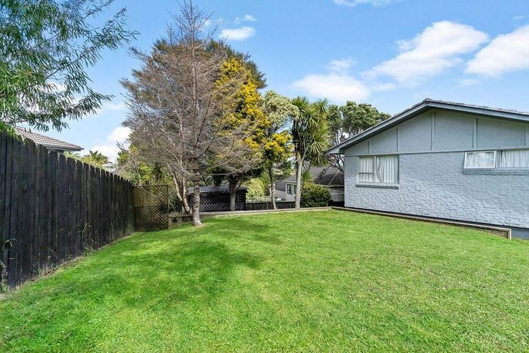 Photo of property in 12 Devonshire Road, Unsworth Heights, Auckland, 0632