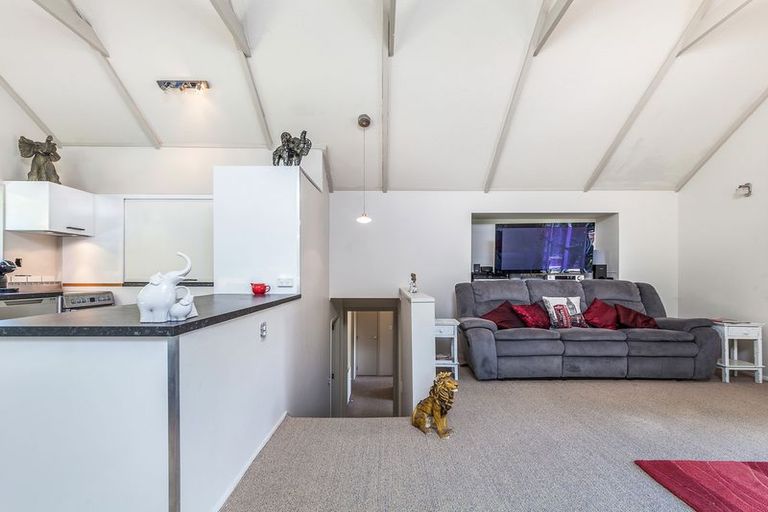 Photo of property in 5/40 Radiata Lane, Chatswood, Auckland, 0626