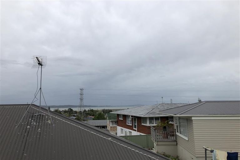 Photo of property in 1/13 Fairlea Road, Te Atatu South, Auckland, 0610