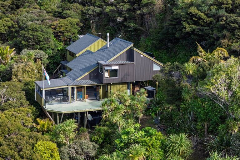 Photo of property in 19 Te Kahikatoa Peninsula Road, Kaeo, 0478