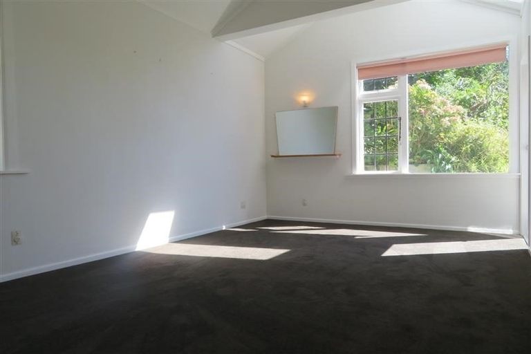 Photo of property in 9 Tai Paku Paku Road, Karaka Bays, Wellington, 6022