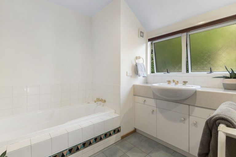 Photo of property in 5 Windsor Place, Queenstown, 9300