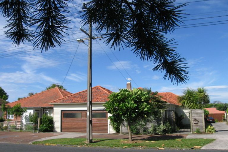 Photo of property in 49 Moa Road, Point Chevalier, Auckland, 1022