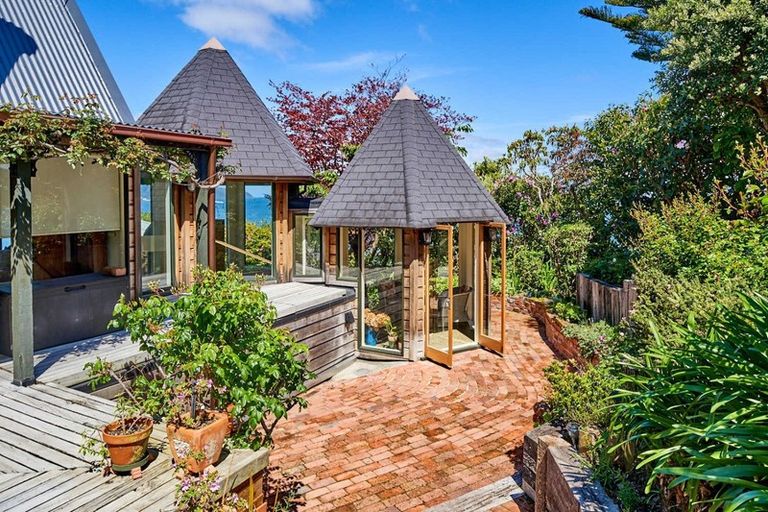 Photo of property in 8 Westhill Road, Point Howard, Lower Hutt, 5013