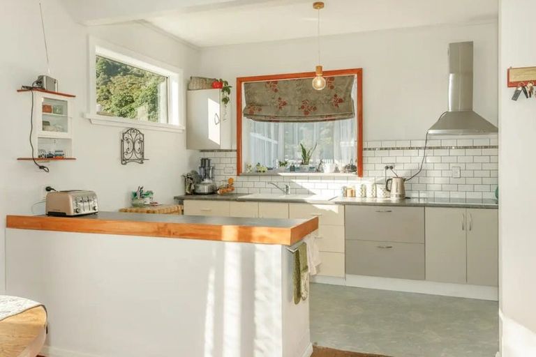 Photo of property in 2 Curtis Street, Hector, 7822