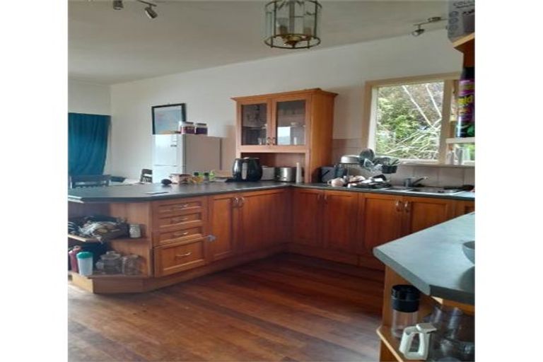 Photo of property in 37 Milne Terrace, Island Bay, Wellington, 6023
