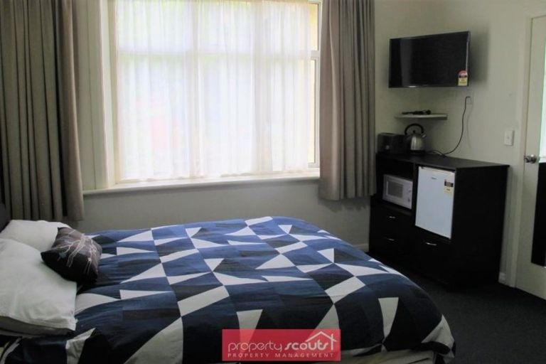 Photo of property in 3 Queen Street, Winton, 9720