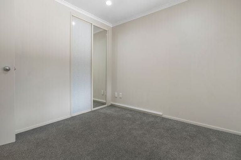 Photo of property in 8 Carisbrook Crescent, Papakura, 2110