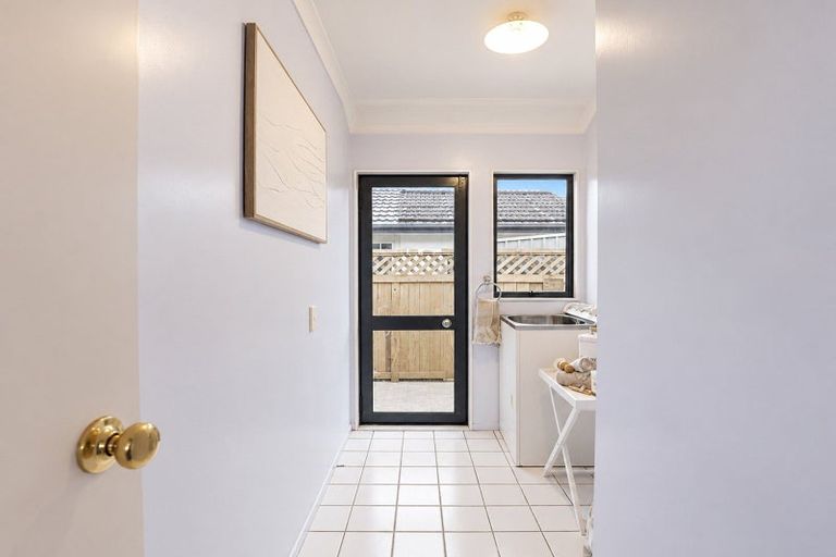 Photo of property in 1 Roderick Place, Rototuna, Hamilton, 3210