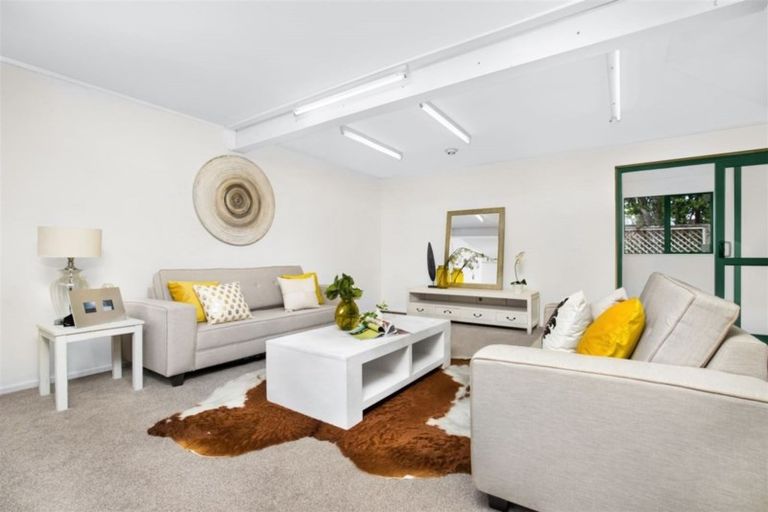 Photo of property in 2/44 Loloma Drive, Half Moon Bay, Auckland, 2012