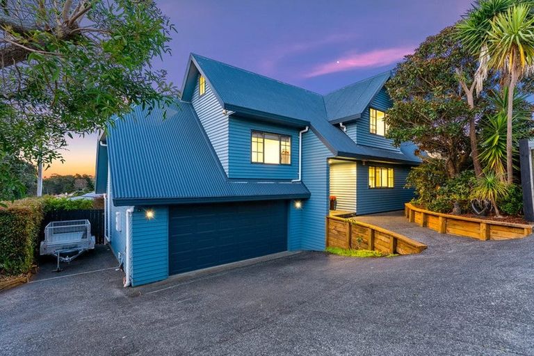 Photo of property in 2/12 Sunnynook Road, Sunnynook, Auckland, 0620