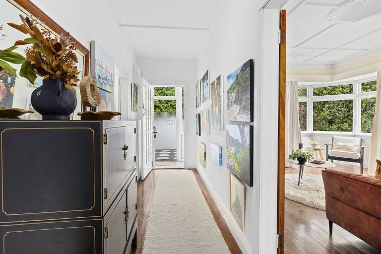 Photo of property in 28 Beacon Hill Road, Strathmore Park, Wellington, 6022