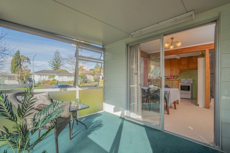 Photo of property in 15 Sunvue Road, Glen Eden, Auckland, 0602