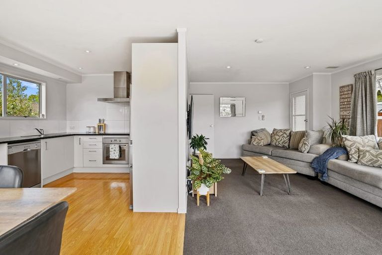 Photo of property in 16 Arlette Place, Massey, Auckland, 0614