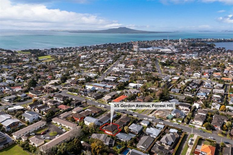 Photo of property in 3/5 Gordon Avenue, Forrest Hill, Auckland, 0620