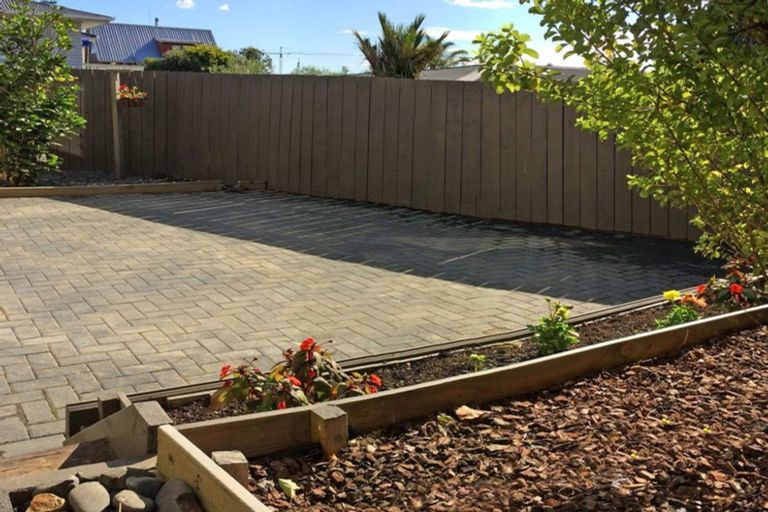 Photo of property in 86 Sylvan Crescent, Te Atatu South, Auckland, 0610