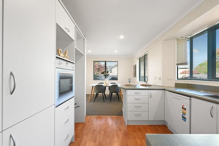 Photo of property in 10 Dorchester Place, Nawton, Hamilton, 3200