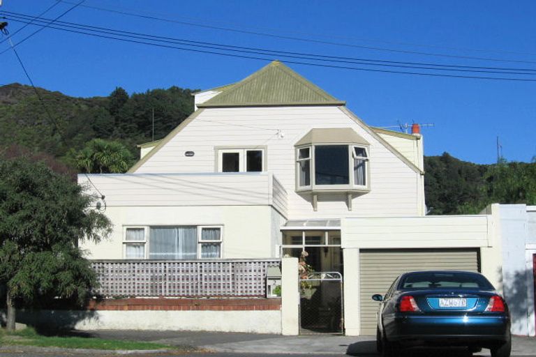 Photo of property in 2 Kowhai Street, Eastbourne, Lower Hutt, 5013