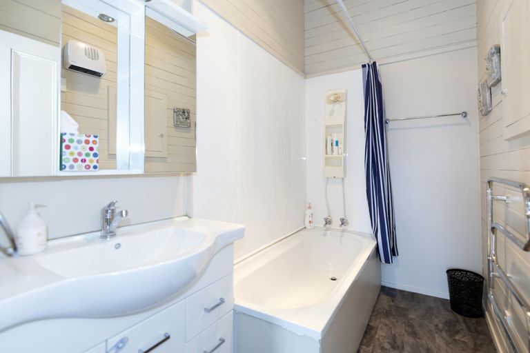 Photo of property in 2 Harris Street, Geraldine, 7930