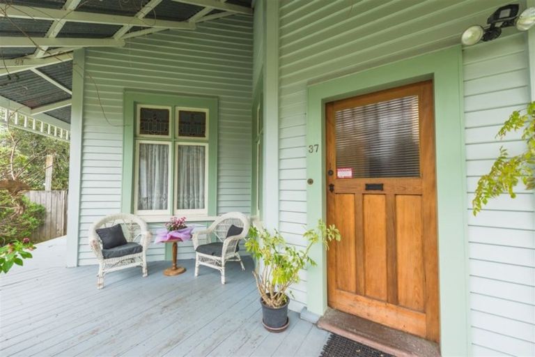 Photo of property in 37 Peakes Road, Saint Johns Hill, Whanganui, 4501