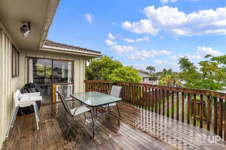 Photo of property in 10 Pahi Place, West Harbour, Auckland, 0618