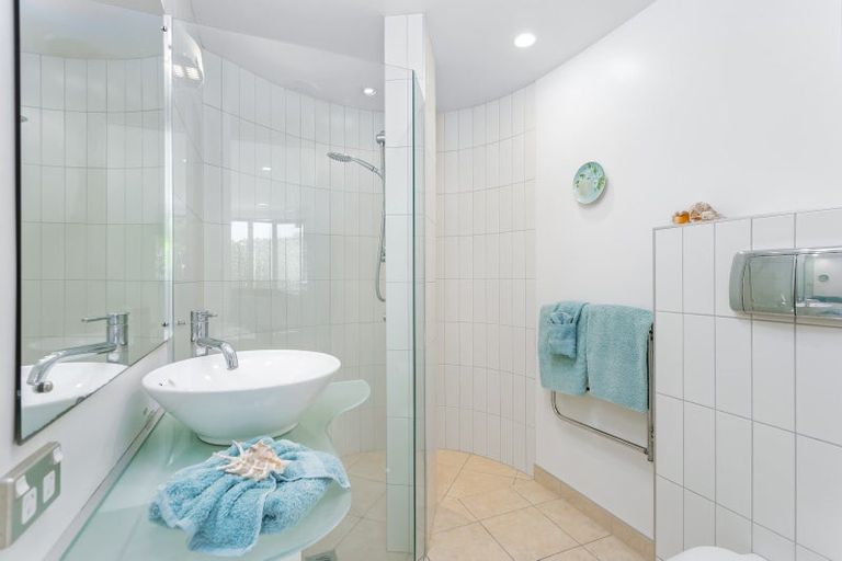 Photo of property in 88 Grovenor Drive, Orewa, 0931