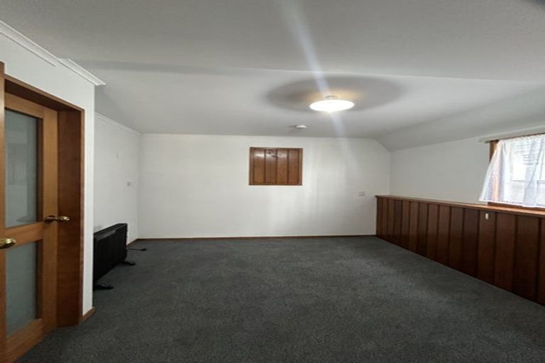 Photo of property in 24 Tanera Crescent, Brooklyn, Wellington, 6021