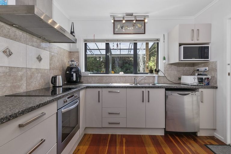 Photo of property in 27 Brick Bay Drive, Sandspit, Warkworth, 0982