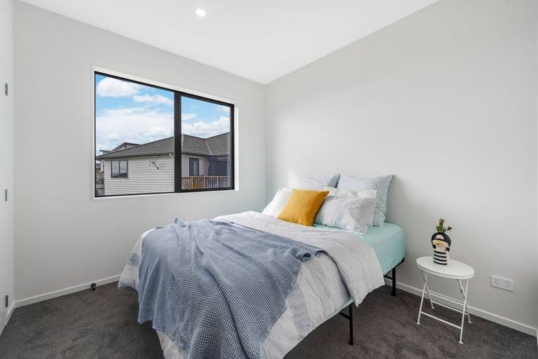 Photo of property in 12 Noble Lane, Pokeno, 2402