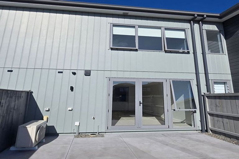 Photo of property in 8 Park Green Avenue, Rosehill, Papakura, 2113