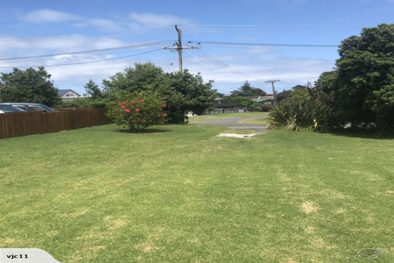Photo of property in 9 Kelly Street, Baylys Beach, 0377