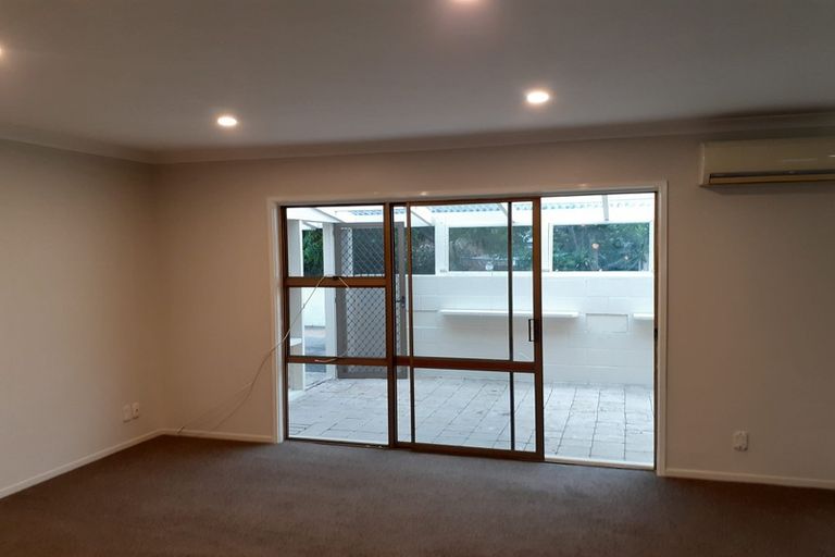 Photo of property in 2/54 Ray Small Drive, Pahurehure, Papakura, 2113