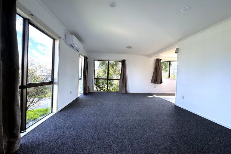 Photo of property in 20 Camphora Place, Ranui, Auckland, 0612