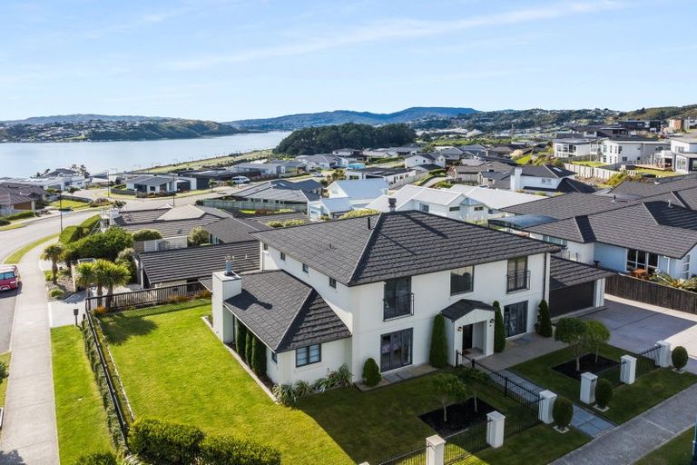 Photo of property in 88 Queen Charlotte Drive, Aotea, Porirua, 5024