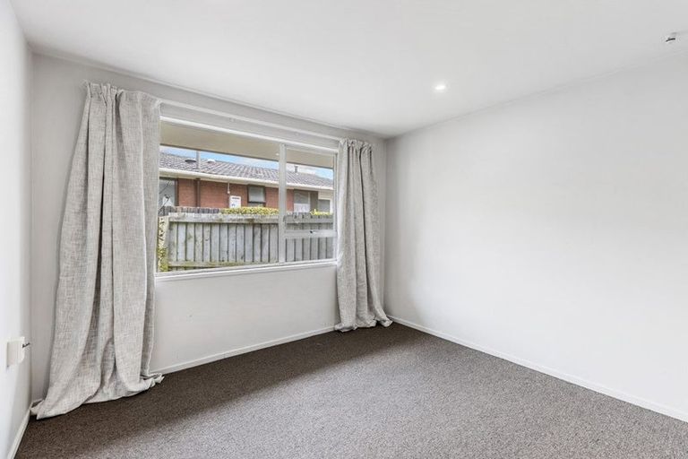 Photo of property in 2/1 Delaware Crescent, Russley, Christchurch, 8042