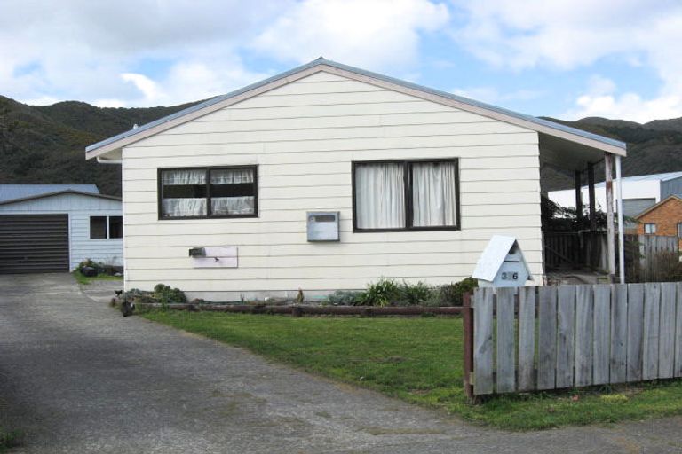 Photo of property in 336 Wellington Road, Wainuiomata, Lower Hutt, 5014