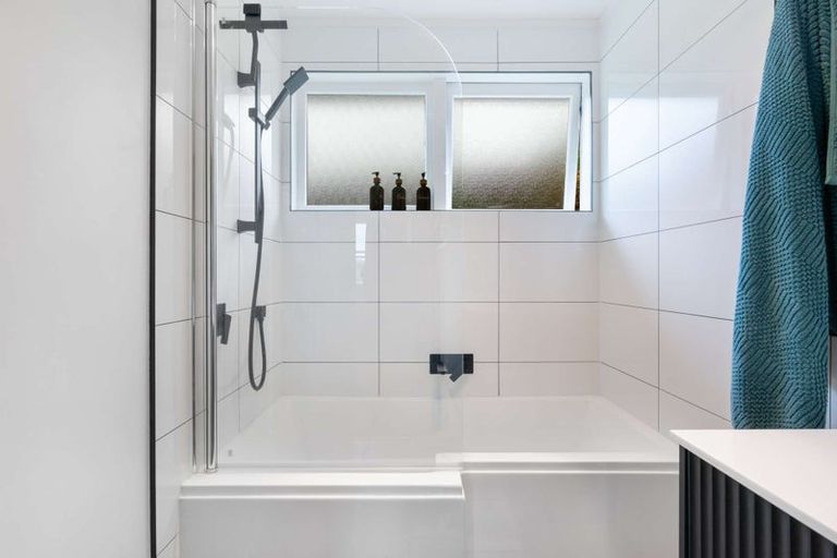 Photo of property in 14 View Street, Maungaturoto, 0520