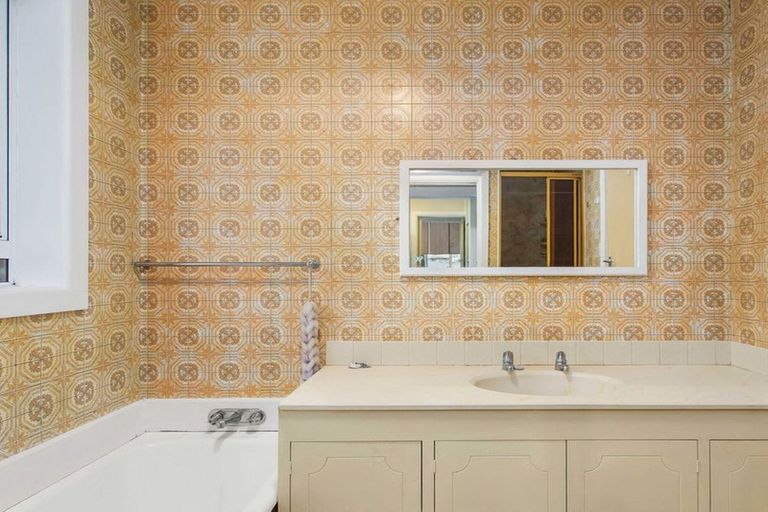 Photo of property in 2/15 Tuscany Place, Beckenham, Christchurch, 8023