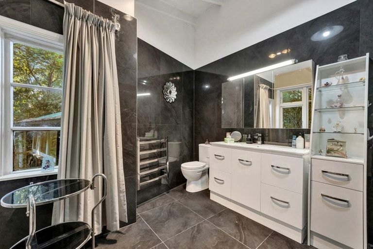 Photo of property in 1077 Dyers Pass Road, Governors Bay, 8971