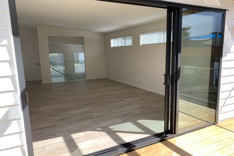 Photo of property in 10b Marama Street, Castor Bay, Auckland, 0620