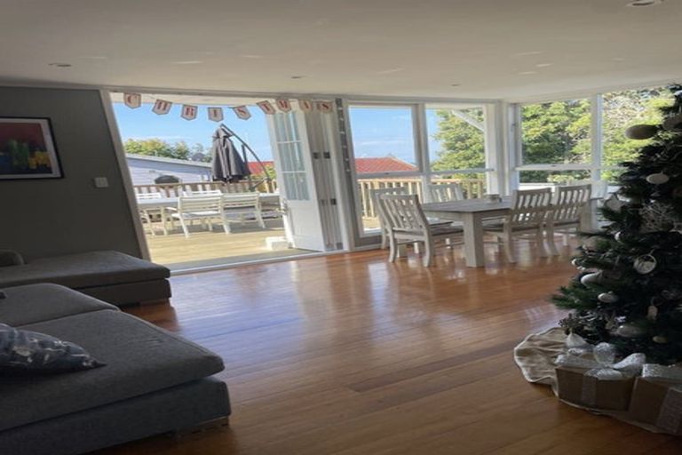 Photo of property in 1/48 Matipo Road, Mairangi Bay, Auckland, 0630