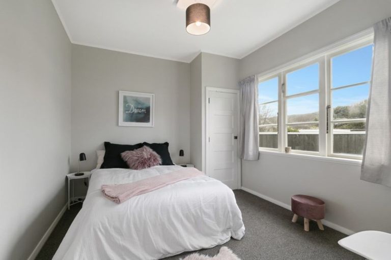 Photo of property in 4 Treadwell Street, Naenae, Lower Hutt, 5011