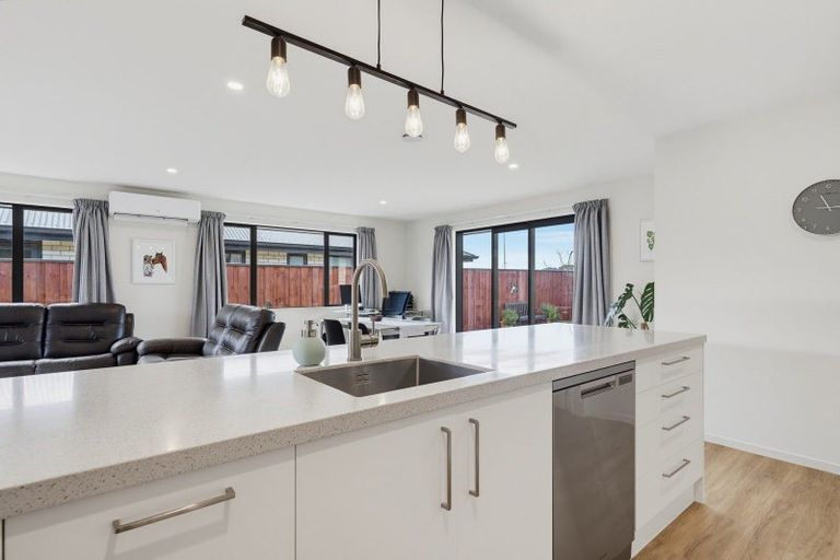 Photo of property in 21 Quinn Crescent, Woodend, 7610