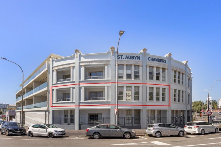 Photo of property in 1c Queen Street, New Plymouth, 4310