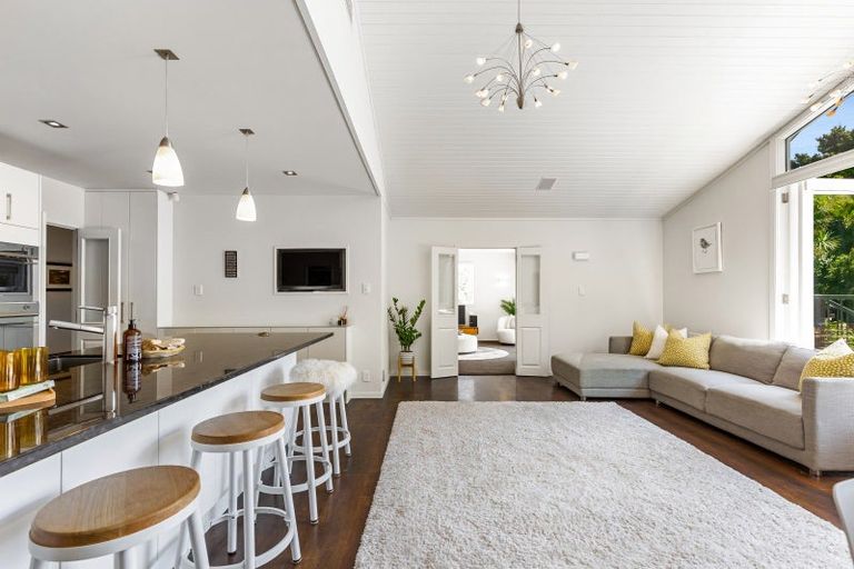 Photo of property in 10 Emily Lane, Greenhithe, Auckland, 0632