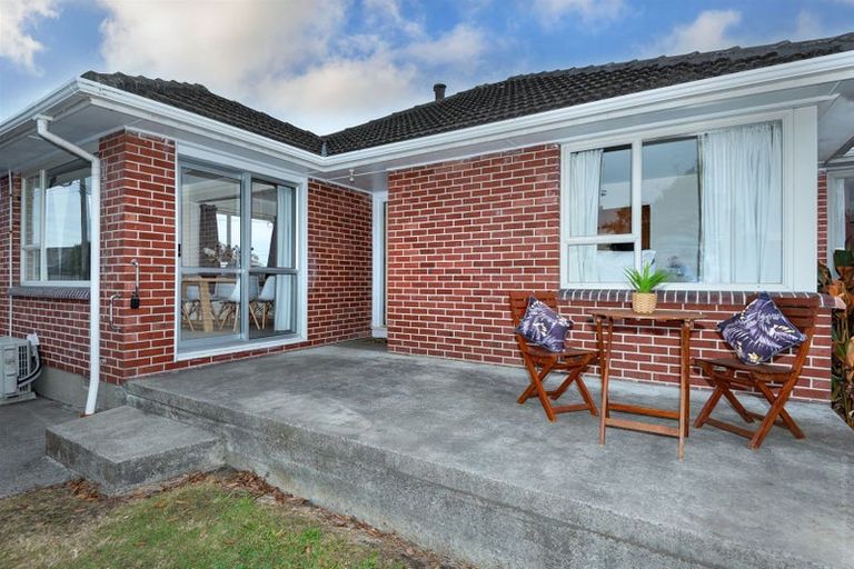 Photo of property in 17 Tenby Place, Avondale, Christchurch, 8061