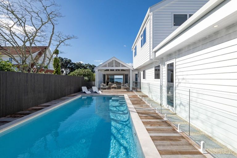 Photo of property in 15 Shelly Beach Parade, Cockle Bay, Auckland, 2014