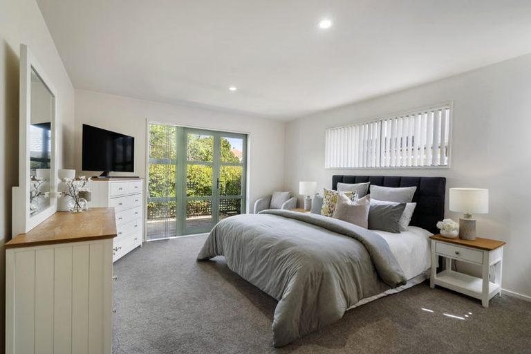 Photo of property in 15 Arirang Rise, Pinehill, Auckland, 0632