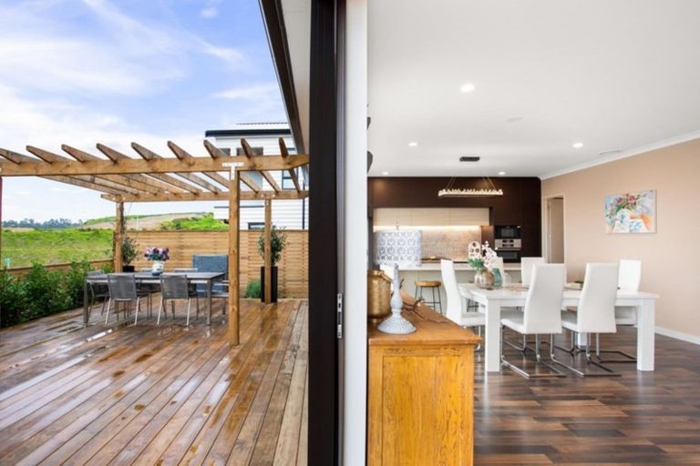 Photo of property in 17 Tawatawa Street, Long Bay, Auckland, 0630