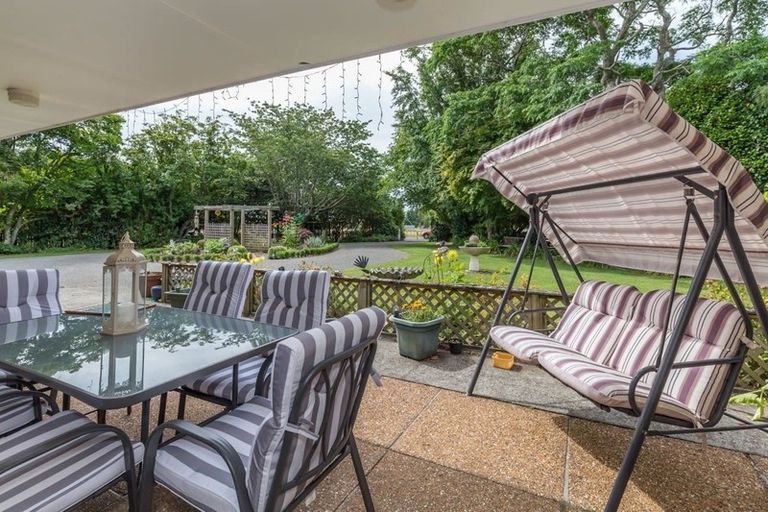 Photo of property in 470 Tararua Road, Levin, 5571